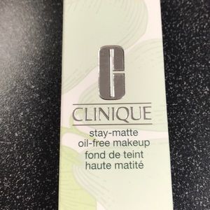 NWB Clinique Stay Mattemake up #6 Ivory.